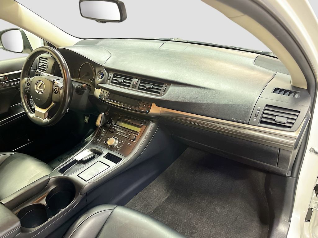 Used 2015 Lexus CT 200h image 27