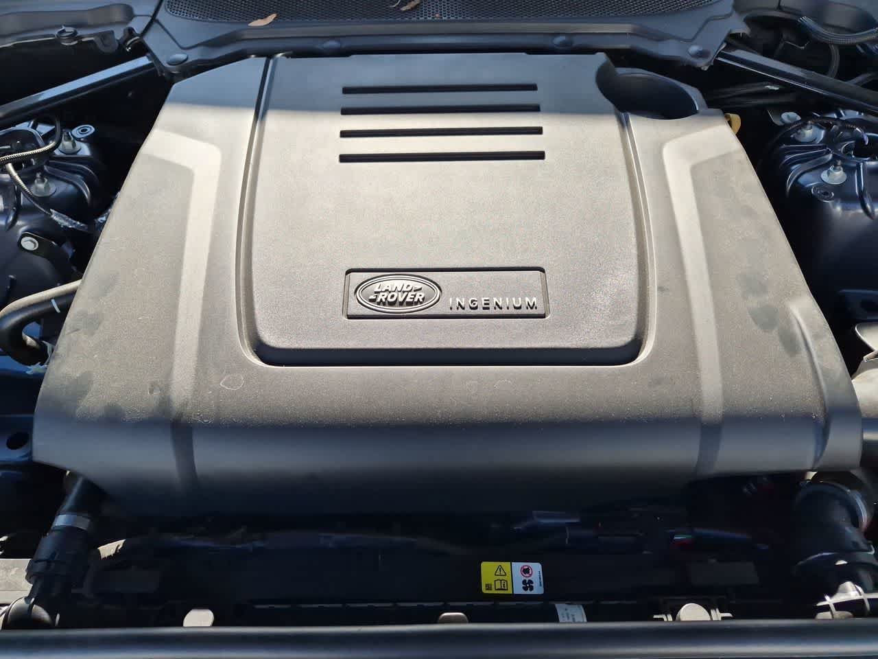 Certified 2025 Land Rover Discovery Dynamic SE AWD/4WD image 15
