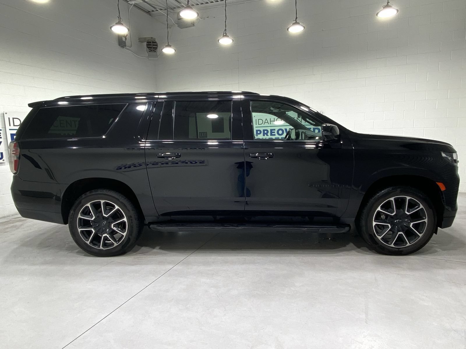 Used 2024 Chevrolet Suburban RST w/ Luxury Package AWD/4WD image 9