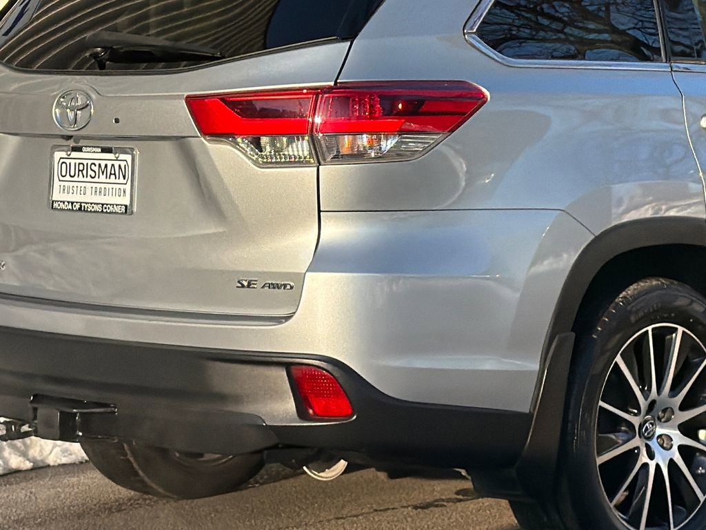 Used 2017 Toyota Highlander SE image 6