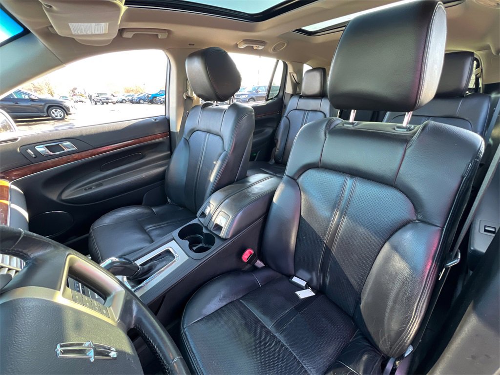 Used 2012 Lincoln MKT AWD image 27