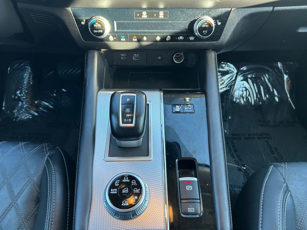 Used 2024 Mitsubishi Outlander SEL image 12