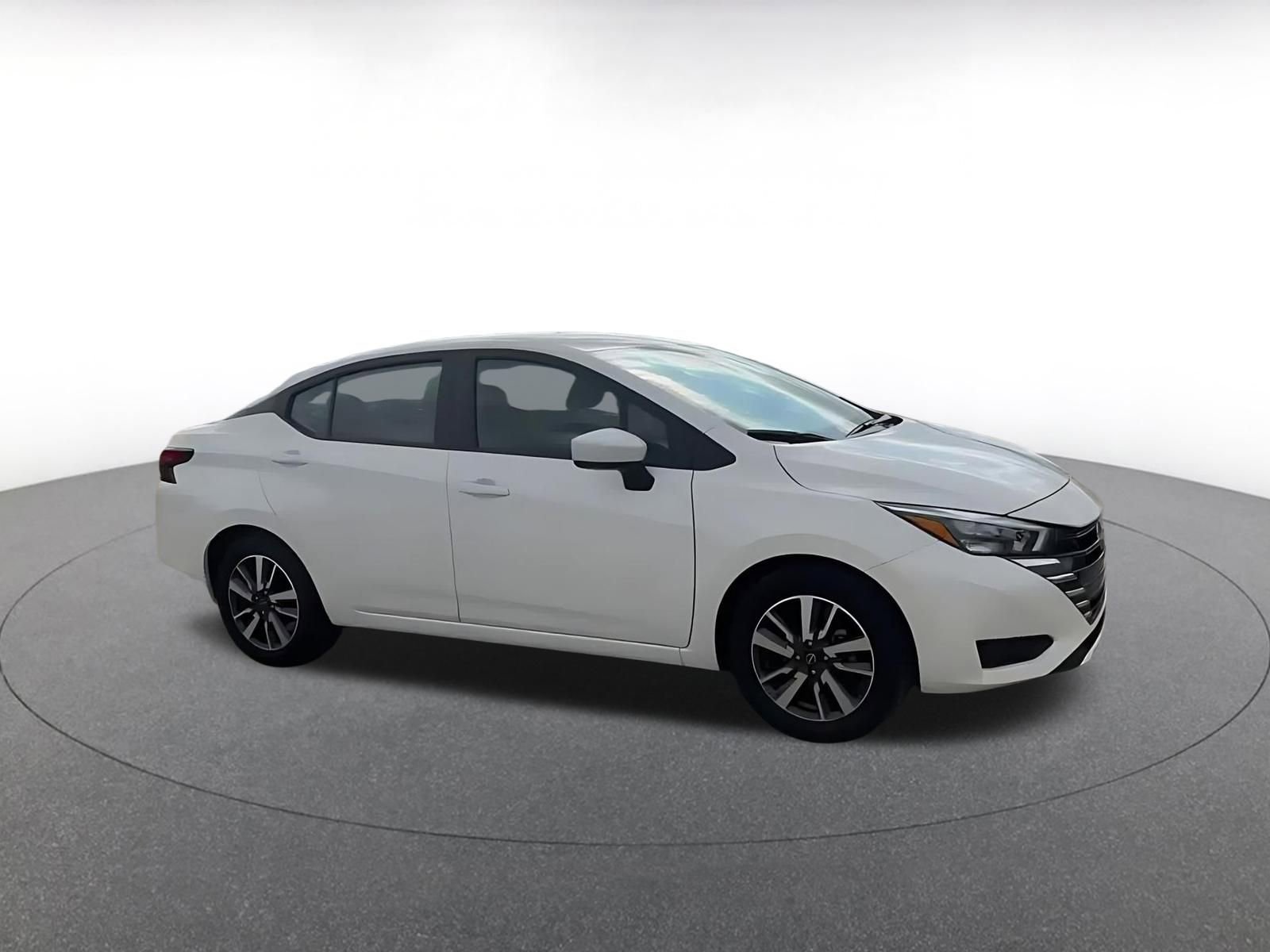 Used 2025 Nissan Versa SV FWD image 2