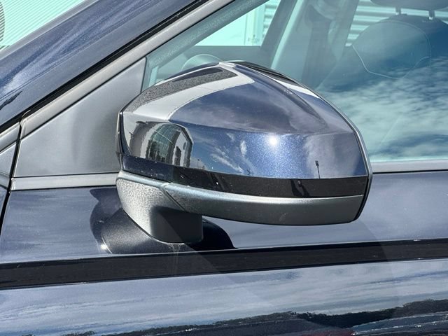 Used 2025 Volkswagen Taos SE AWD/4WD image 8