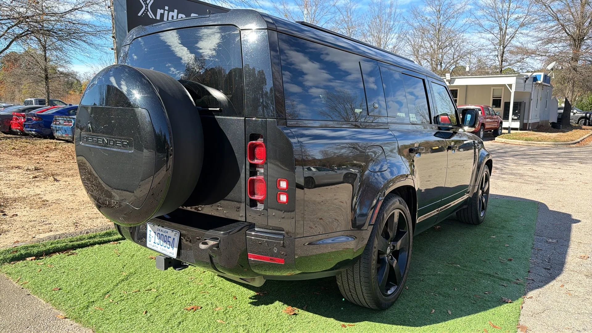 Used 2024 Land Rover Defender 130 X-Dynamic SE image 7