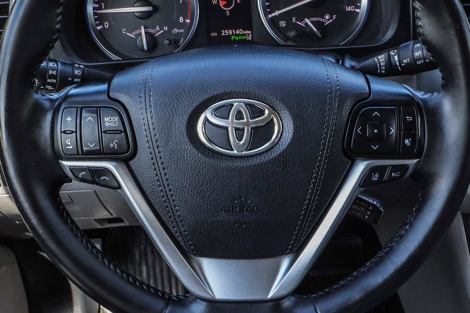Used 2017 Toyota Highlander Limited AWD/4WD image 17
