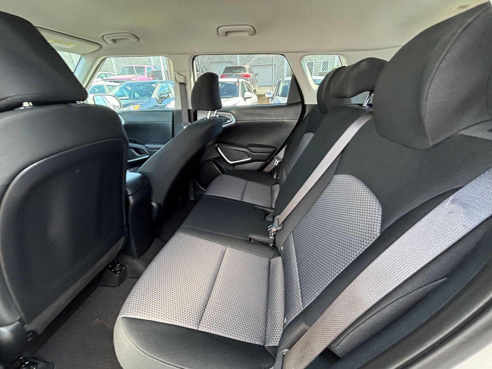 Used 2025 Kia Soul LX w/ LX Technology Package FWD image 23