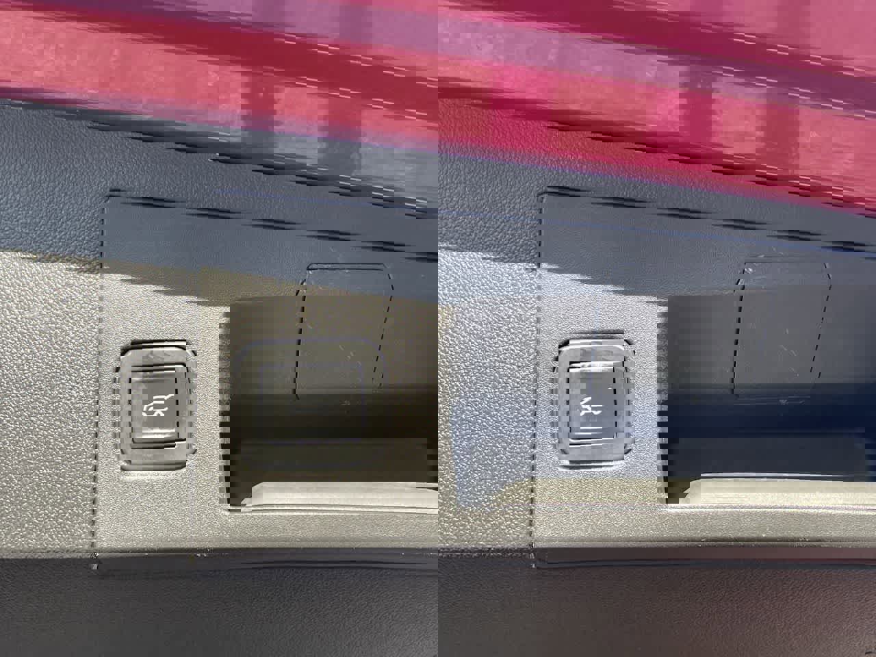 Used 2019 Cadillac XT5 Premium Luxury w/ LPO, Black Ice Package image 18