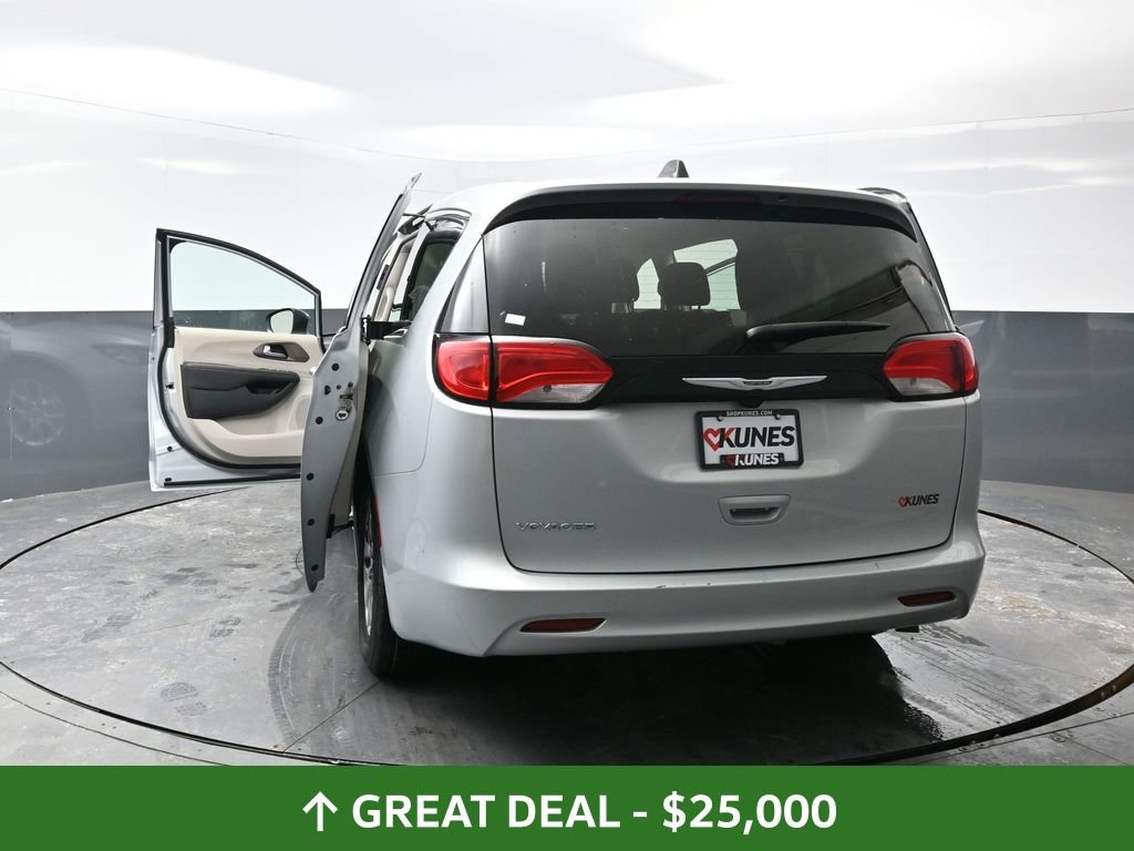 Used 2024 Chrysler Voyager LX image 58