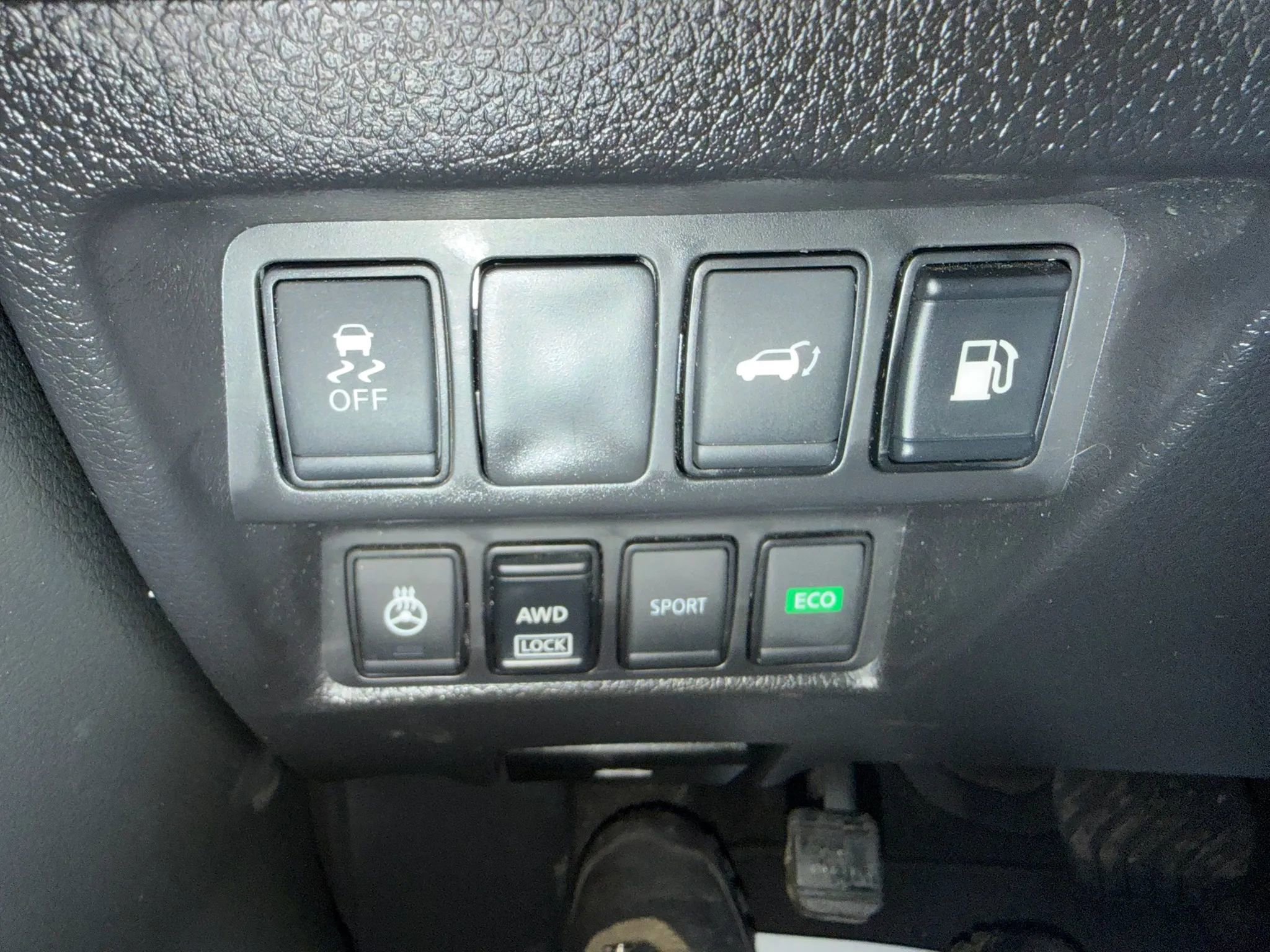 Used 2018 Nissan Rogue SV w/ Premium Package image 17