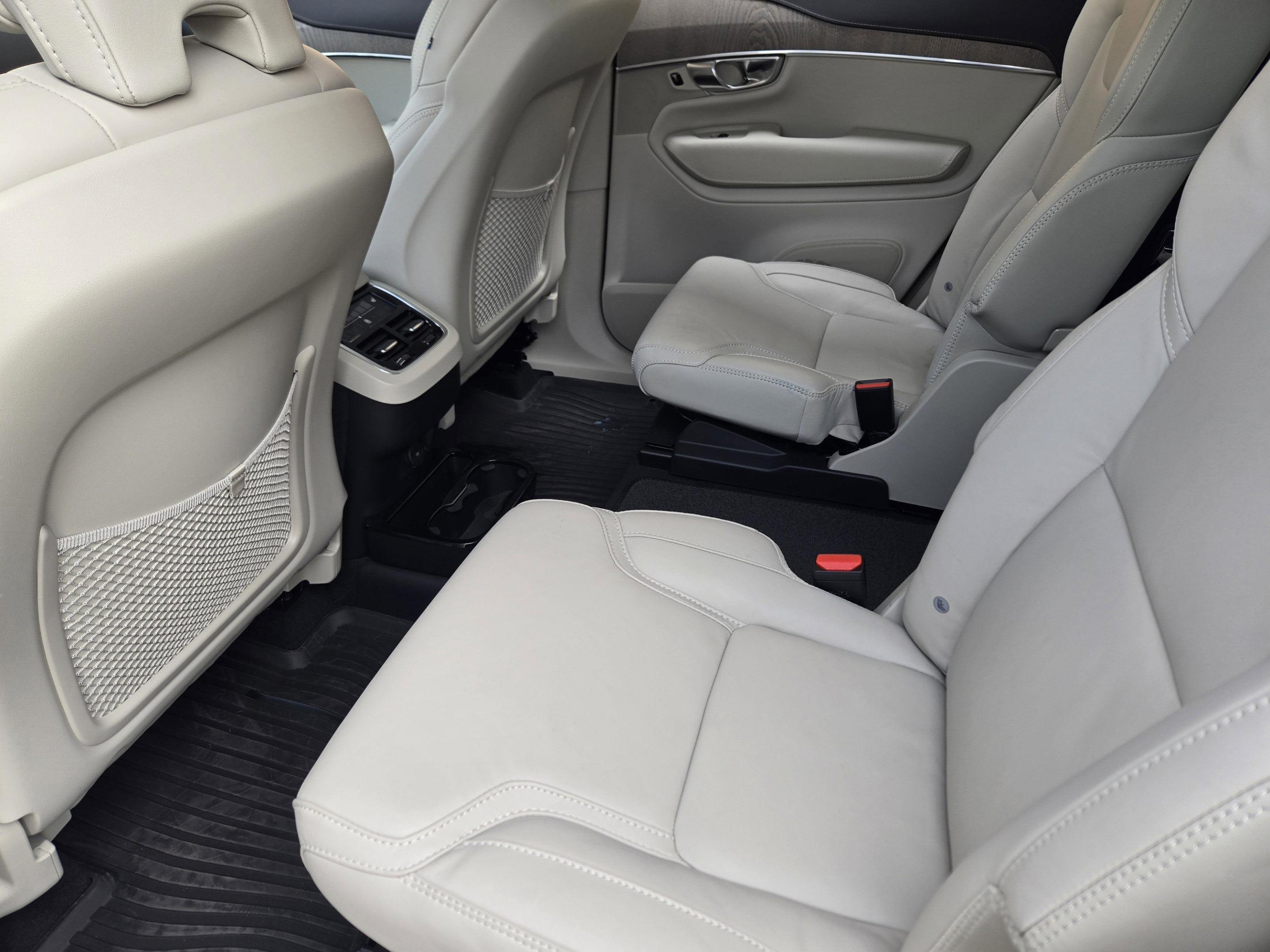 Certified 2025 Volvo XC90 B6 Ultra w/ Protection Package Premier AWD/4WD image 29