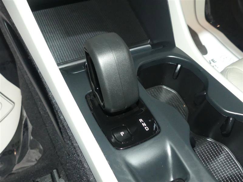 Used 2022 Volvo XC40 T5 Momentum image 39