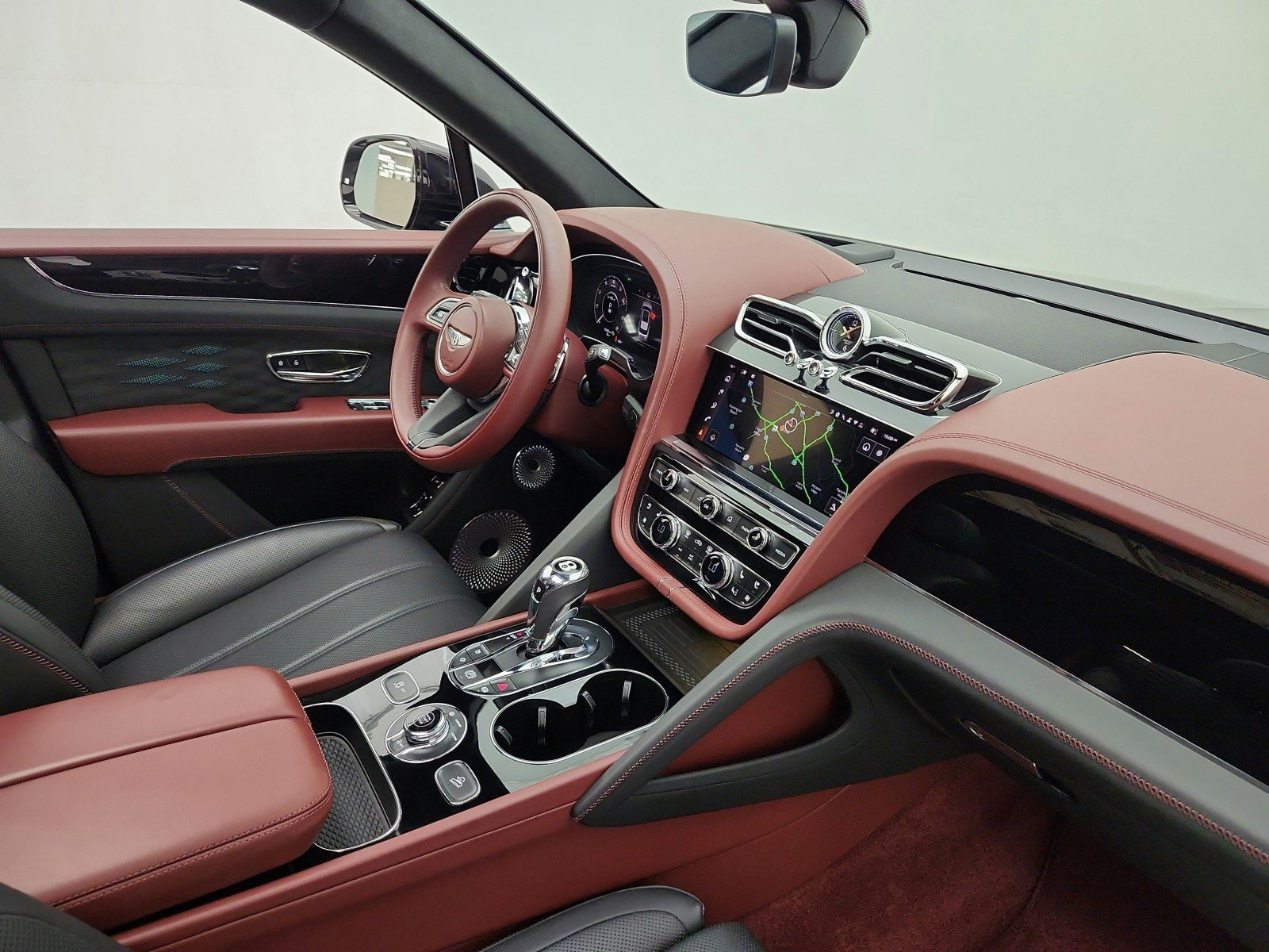 Used 2025 Bentley Bentayga AWD/4WD image 18