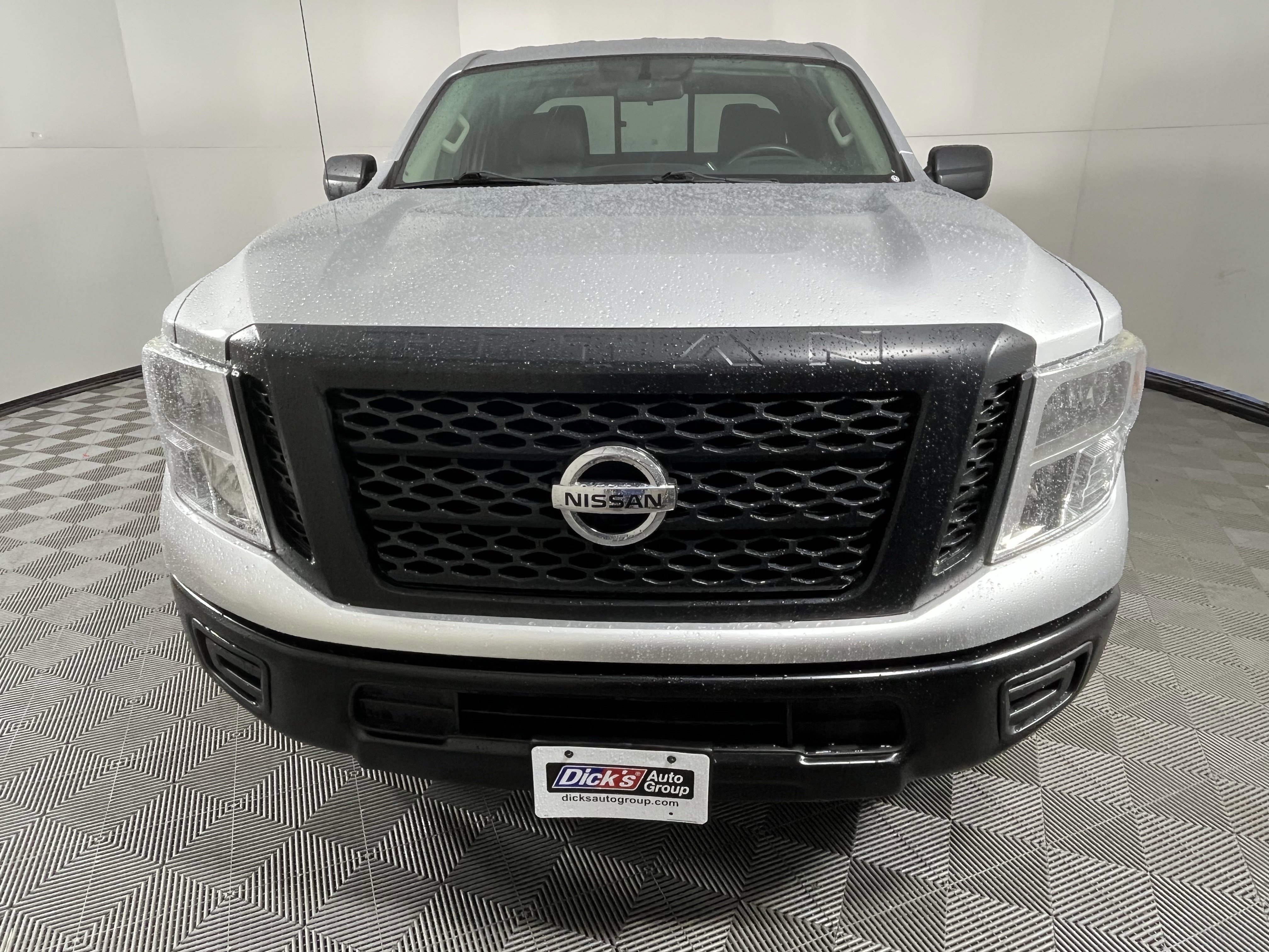 Used 2017 Nissan Titan S image 8
