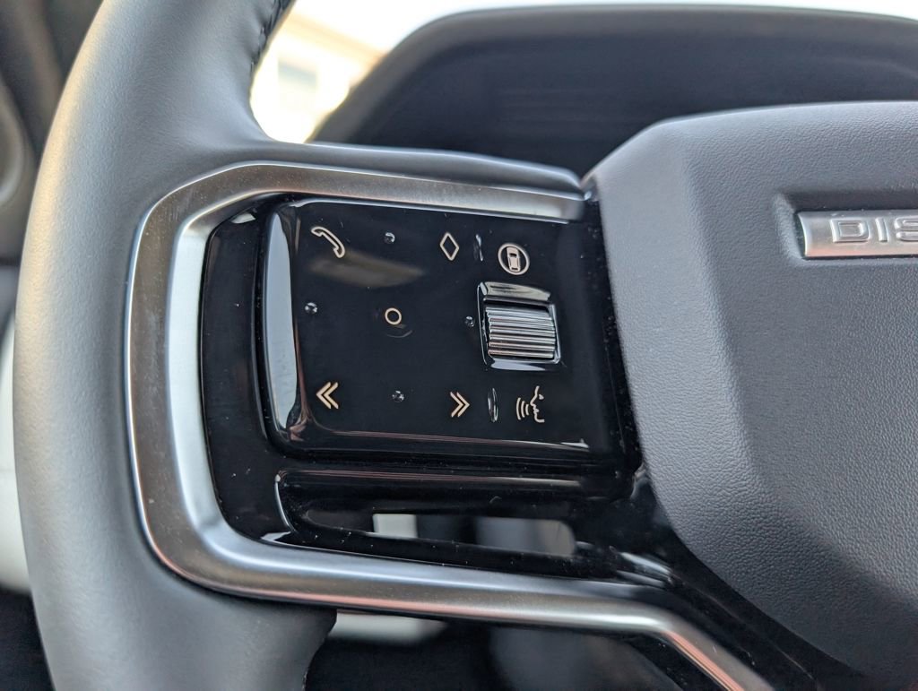 Used 2025 Land Rover Discovery Sport Dynamic SE image 23