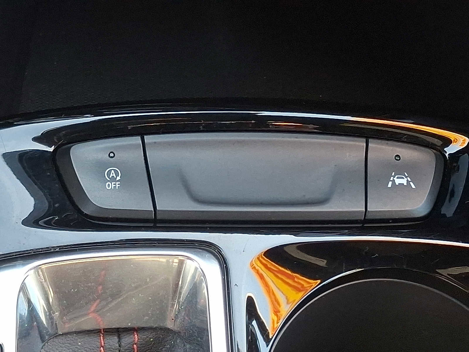 Used 2025 Chevrolet Trax RS w/ Driver Confidence Package image 27