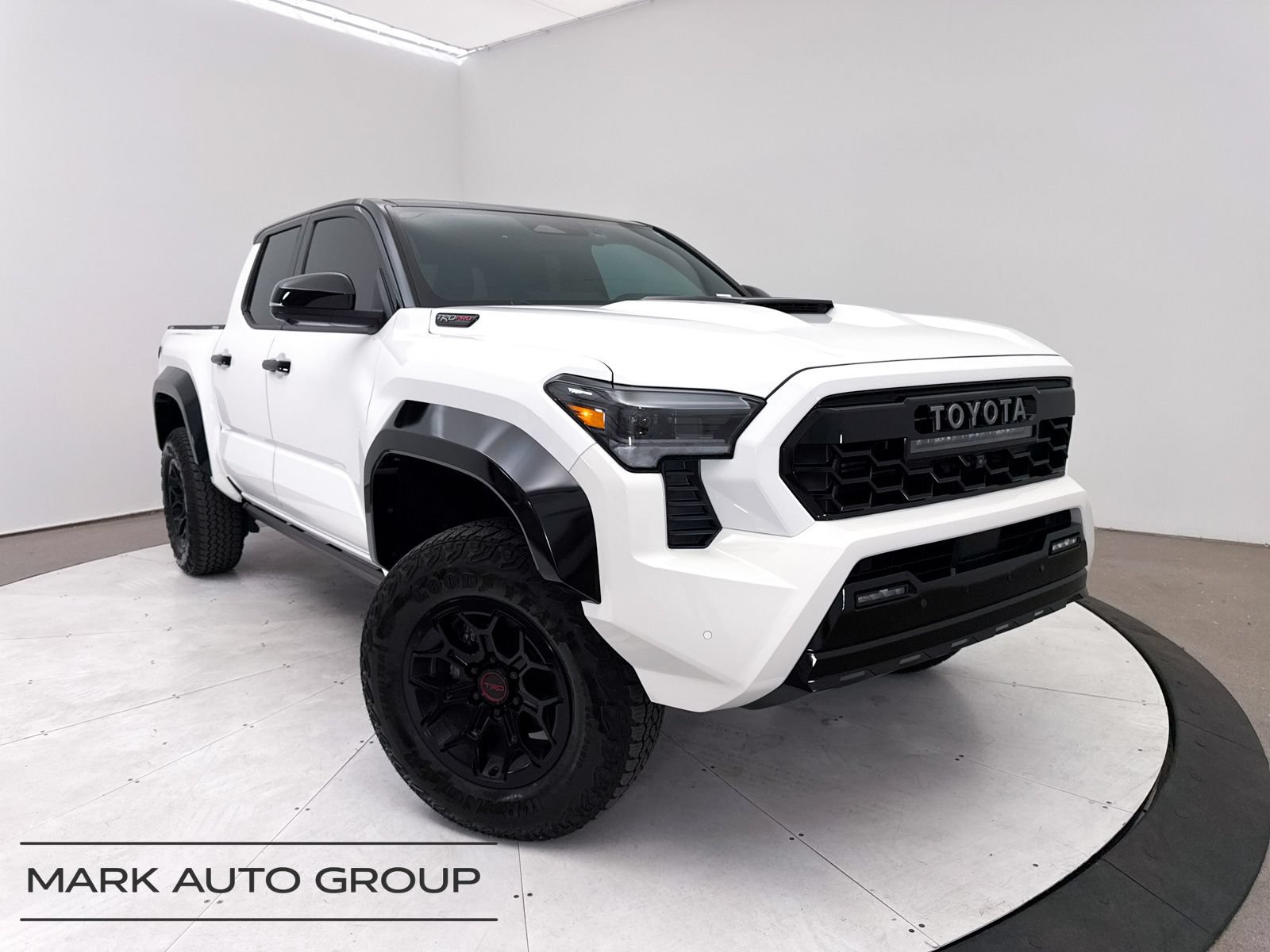 Used 2025 Toyota Tacoma TRD Pro AWD/4WD image 1