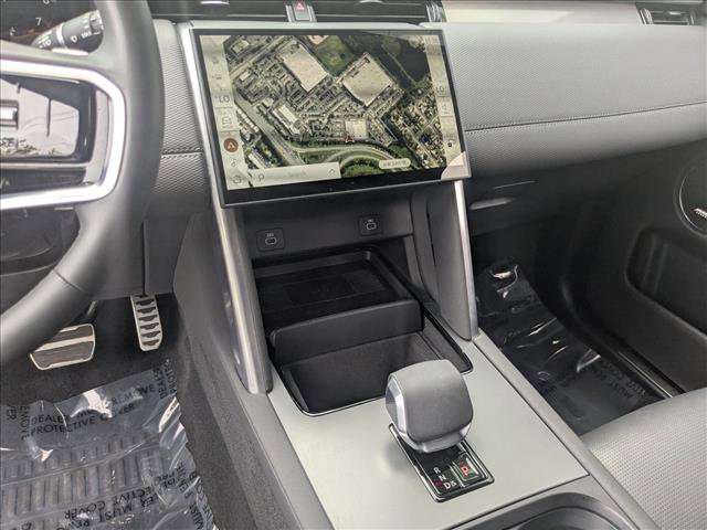 Used 2024 Land Rover Discovery Sport Dynamic SE image 15