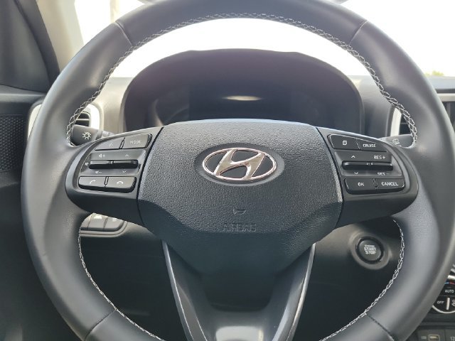 Used 2022 Hyundai Venue Limited w/ Cargo Package FWD image 19