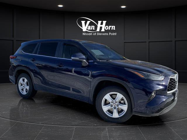 Used 2023 Toyota Highlander LE FWD image 1