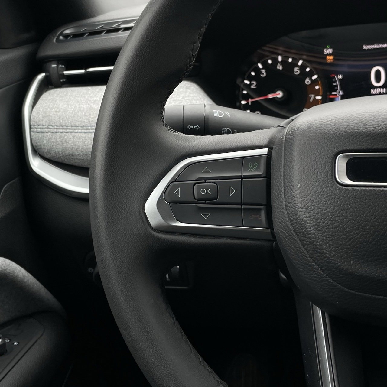 Used 2024 Jeep Compass Latitude w/ Altitude Special Edition image 13