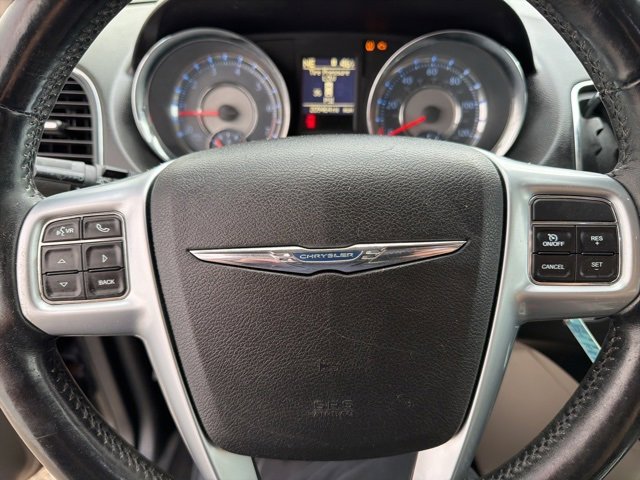 Used 2012 Chrysler Town & Country Touring-L w/ Driver Convenience Group image 16