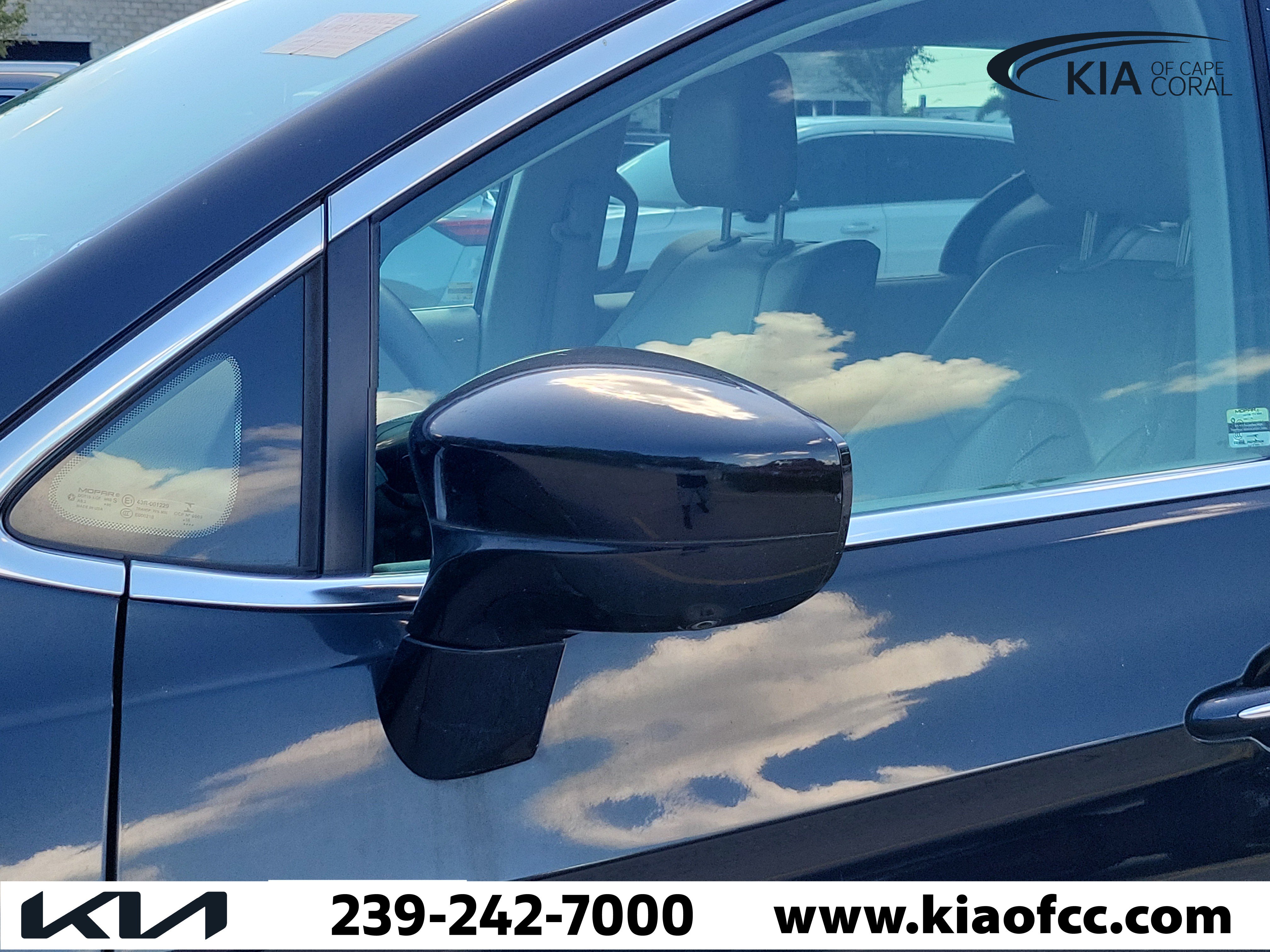 Used 2017 Chrysler Pacifica Touring-L Plus w/ Advanced Safetytec Group FWD image 6