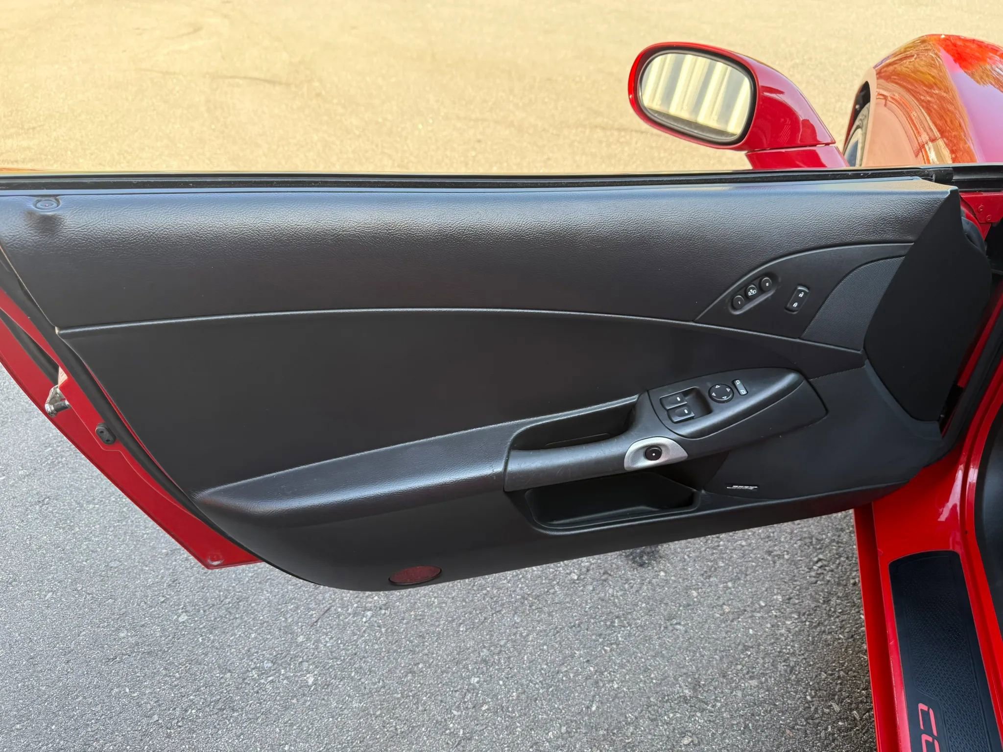 Used 2006 Chevrolet Corvette Convertible w/ Preferred Equipment Group RWD image 17