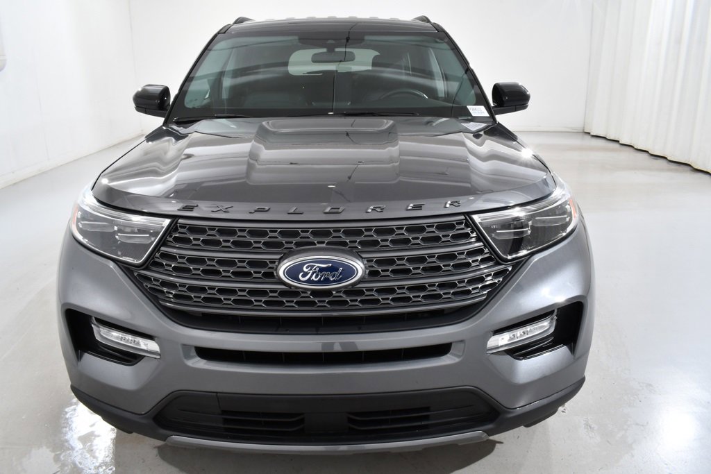 Used 2023 Ford Explorer XLT w/ Equipment Group 202A image 3