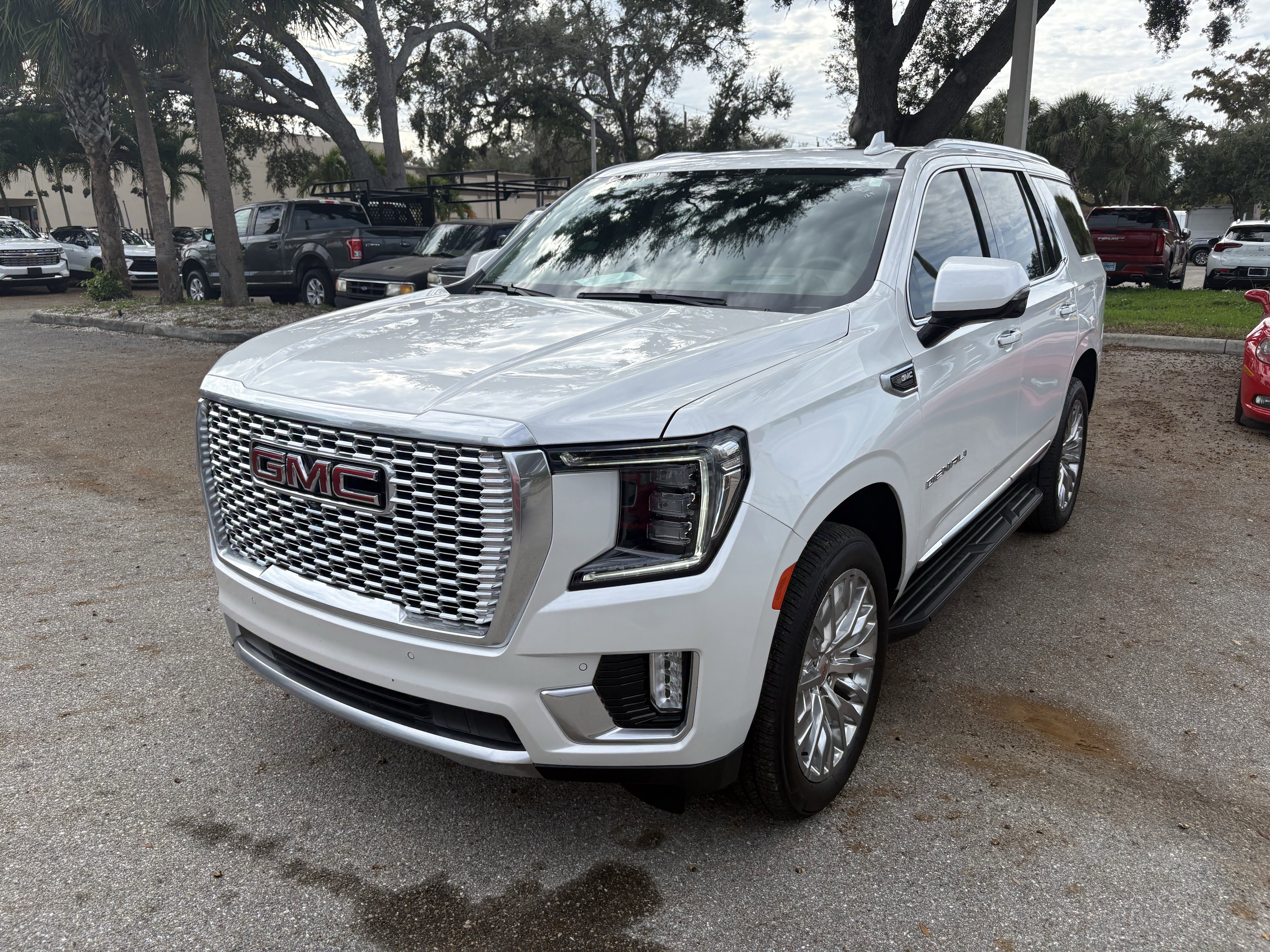Used 2024 GMC Yukon Denali image 3