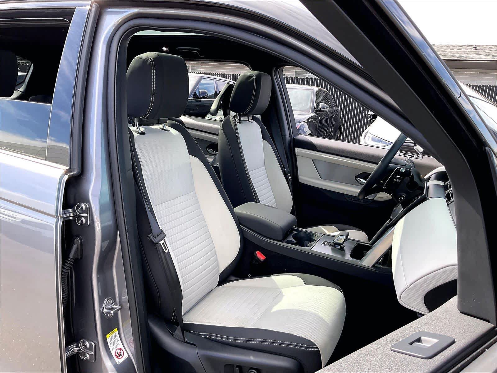 Used 2025 Land Rover Discovery Sport Dynamic SE AWD/4WD image 9