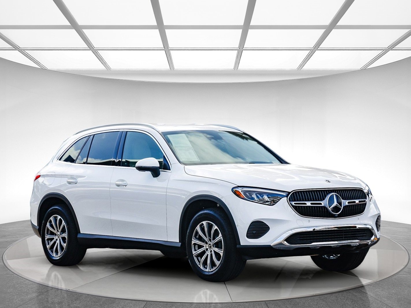 Certified 2025 Mercedes-Benz GLC 300 image 5