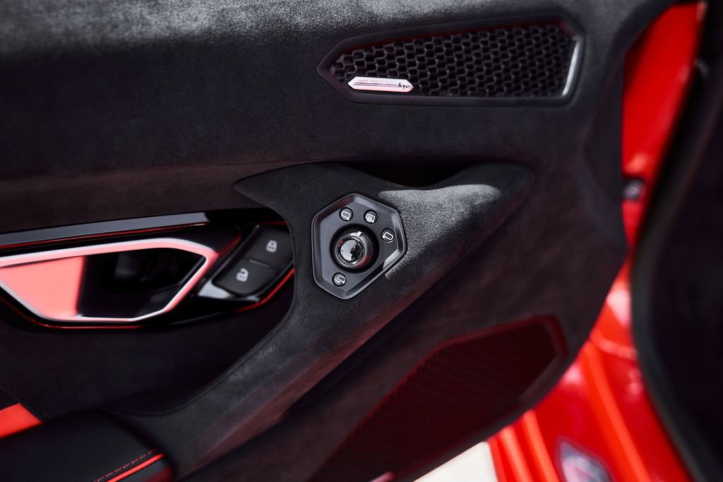 Used 2023 Lamborghini Huracan Tecnica image 37