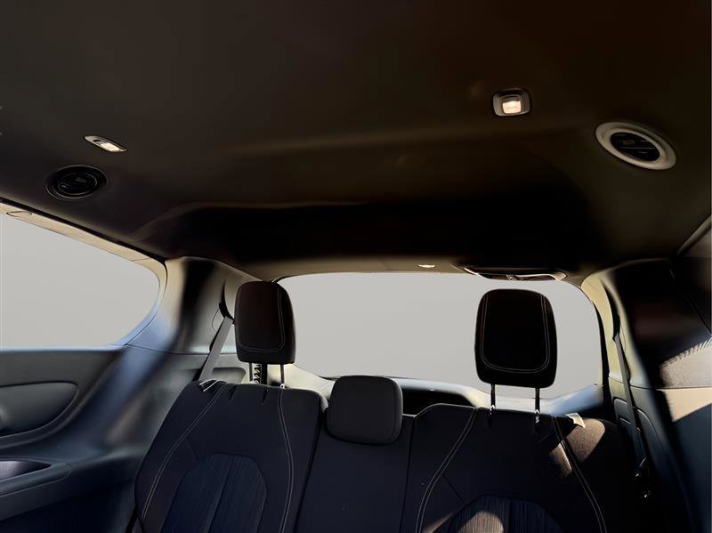 Used 2021 Chrysler Pacifica Touring w/ Uconnect Theater Family Group image 24