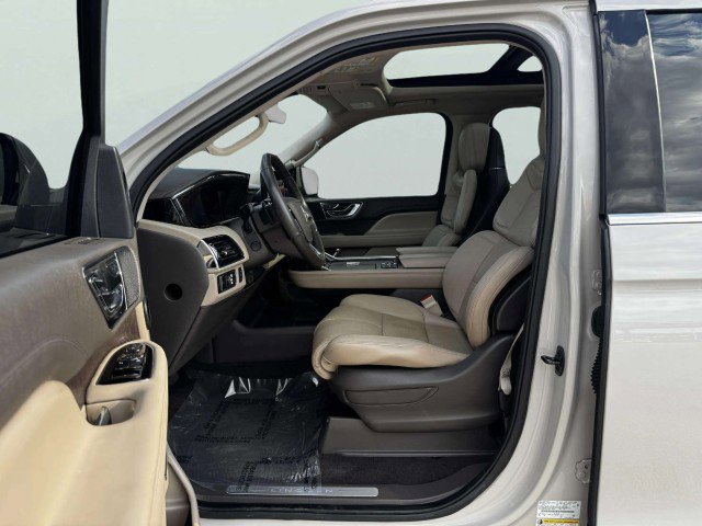 Used 2023 Lincoln Navigator Reserve image 19