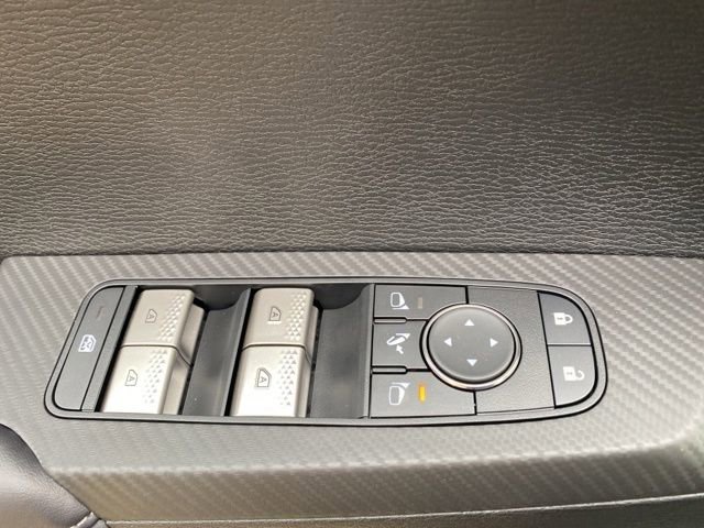 New 2025 Mitsubishi Outlander SE image 18