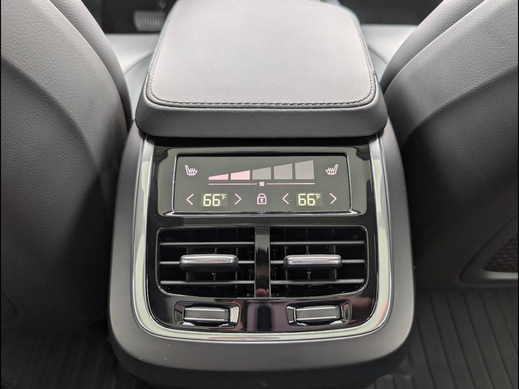 Certified 2025 Volvo XC90 B5 Core w/ Protection Package Premier AWD/4WD image 15