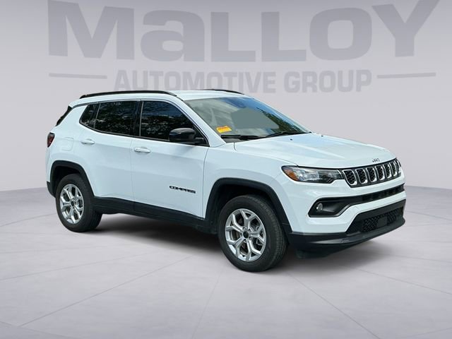 Used 2025 Jeep Compass Latitude AWD/4WD image 7