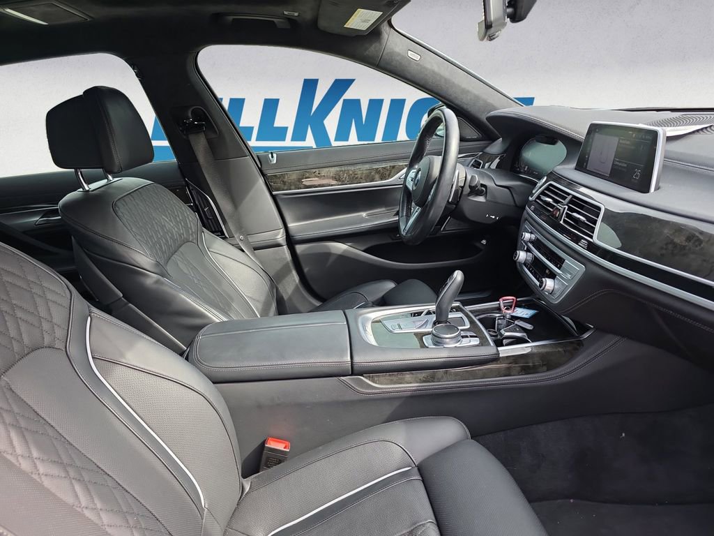 Used 2022 BMW 750i xDrive w/ M Sport Package image 15