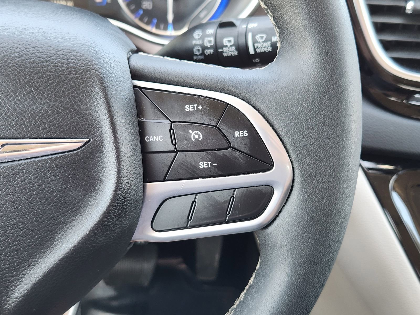 Used 2023 Chrysler Voyager LX image 37