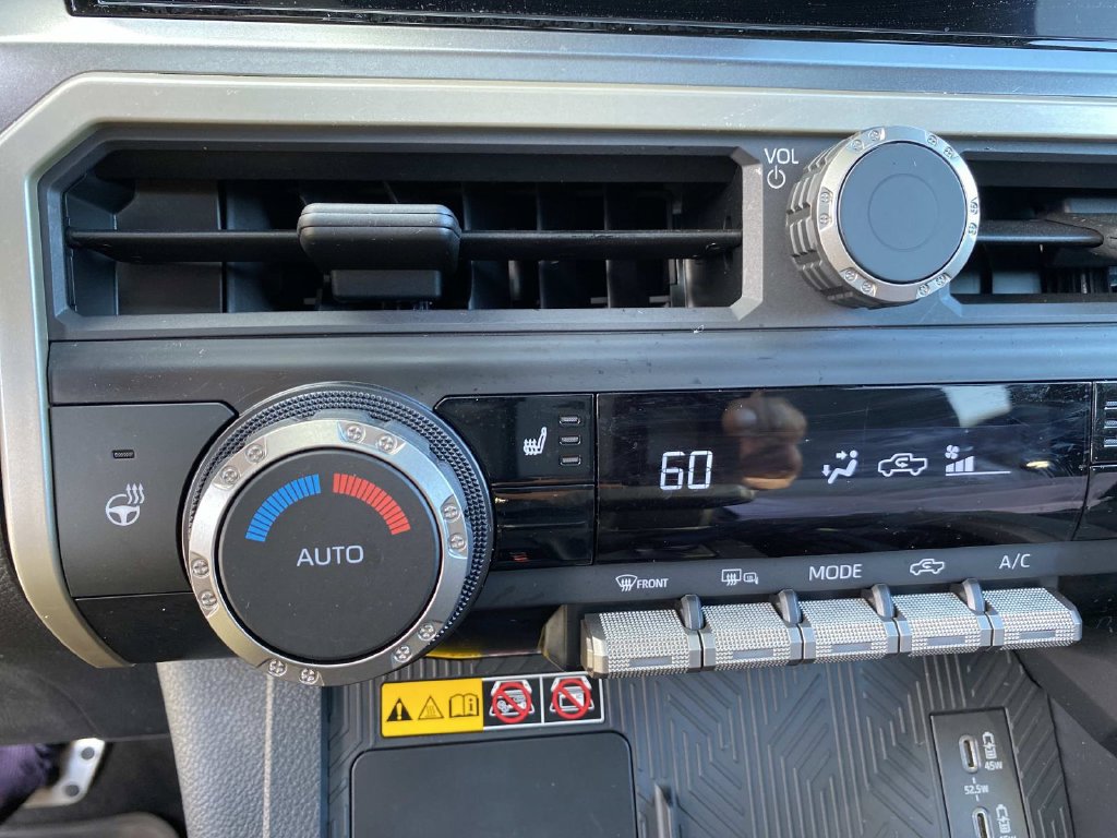 Used 2025 Toyota Tacoma TRD Sport w/ TRD Sport Upgrade Package AWD/4WD image 18
