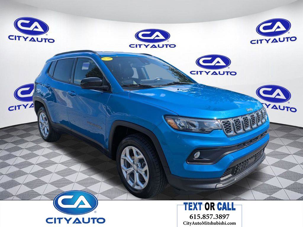 Used 2024 Jeep Compass Latitude image 3