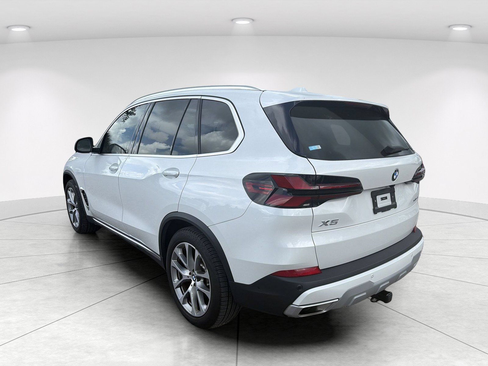 Used 2024 BMW X5 xDrive40i w/ Parking Assistance Package AWD/4WD image 6