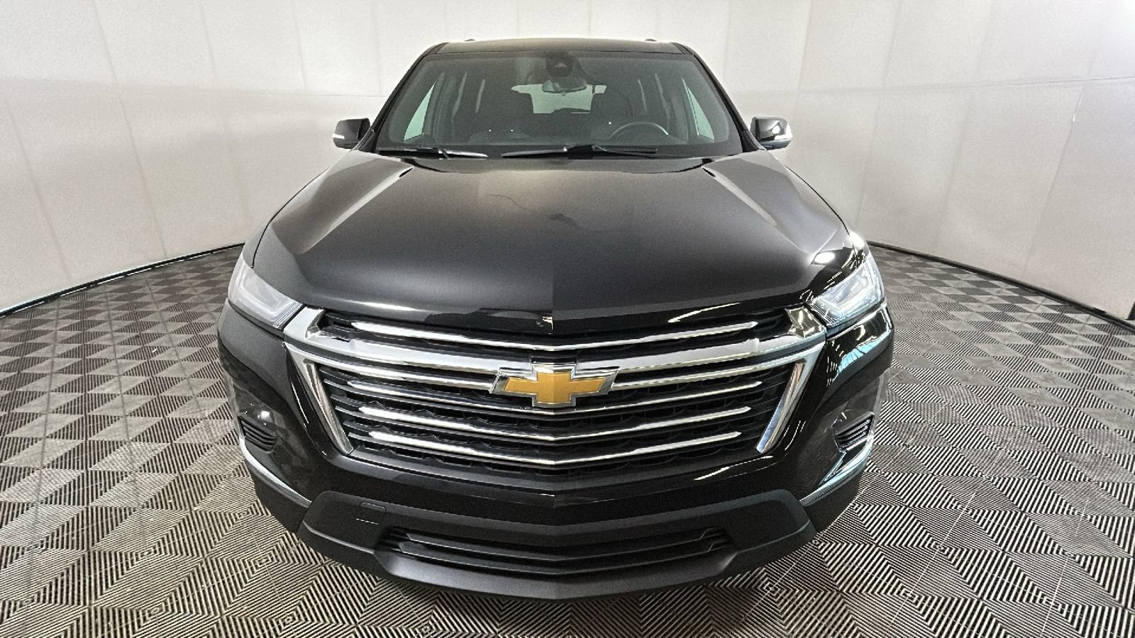 Used 2023 Chevrolet Traverse LT FWD image 8