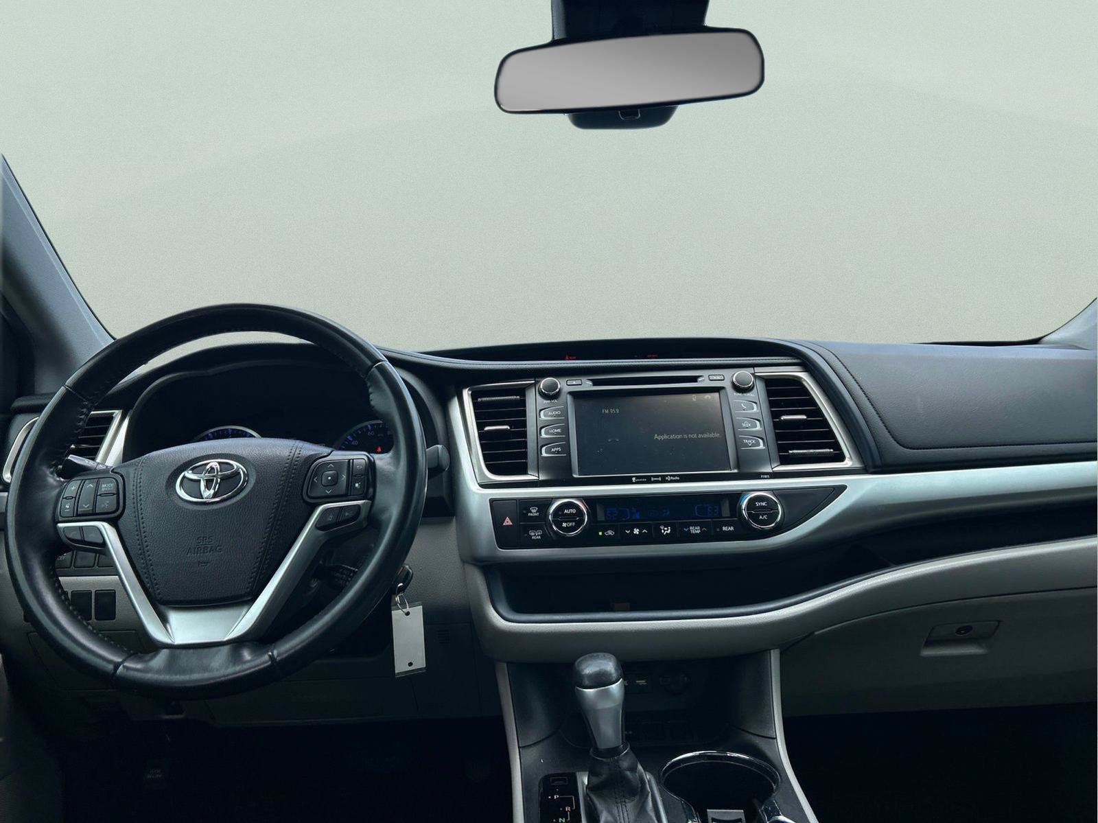 Used 2019 Toyota Highlander Plus FWD image 13