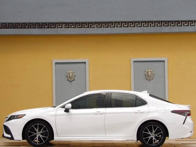 Used 2024 Toyota Camry SE FWD image 8