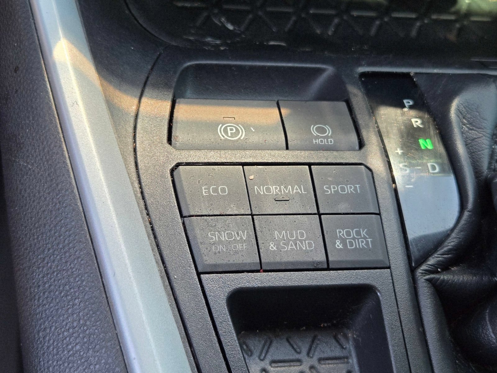 Used 2021 Toyota RAV4 XLE w/ XLE Grade Weather Package AWD/4WD image 16