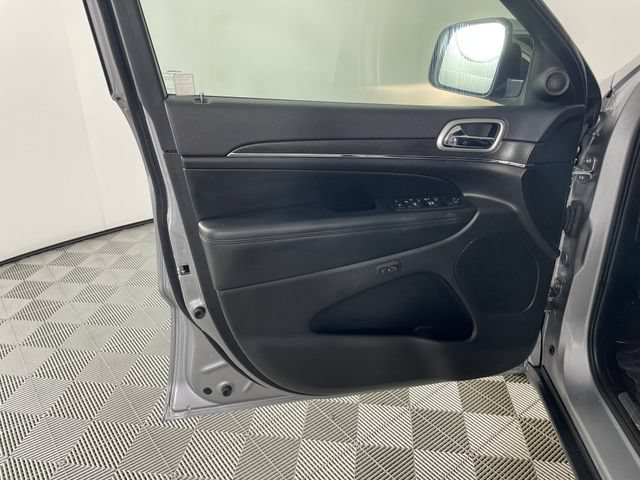 Used 2018 Jeep Grand Cherokee Limited AWD/4WD image 17