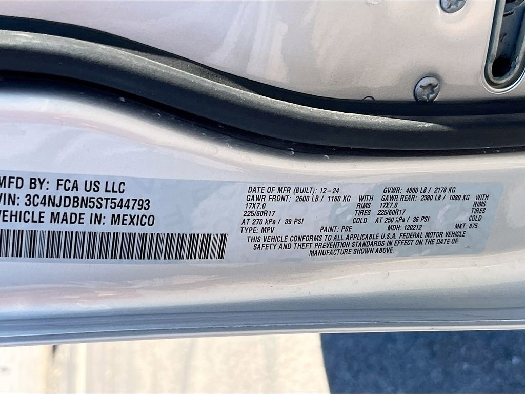 Used 2025 Jeep Compass Latitude image 30