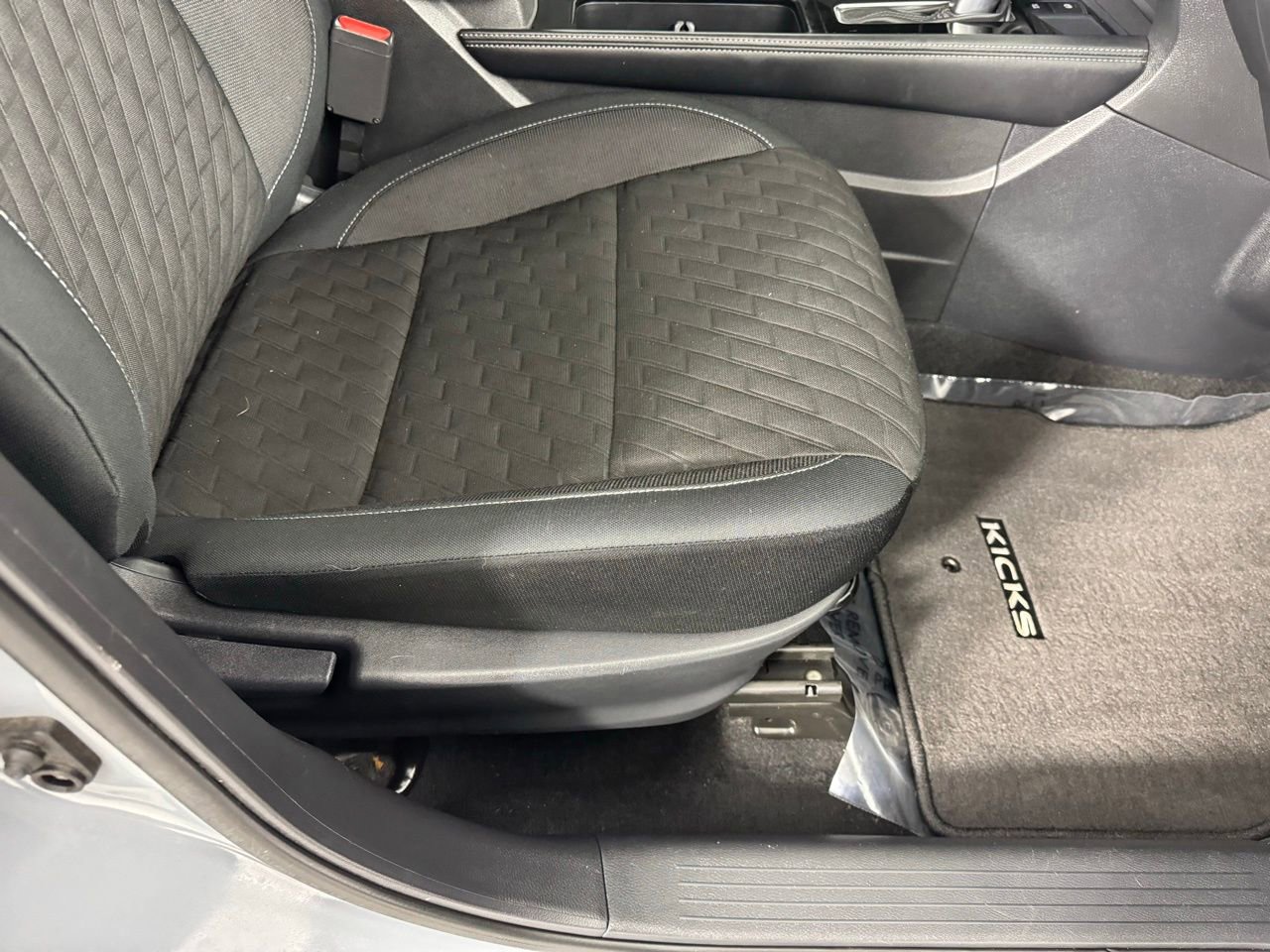 Used 2021 Nissan Kicks SV image 31